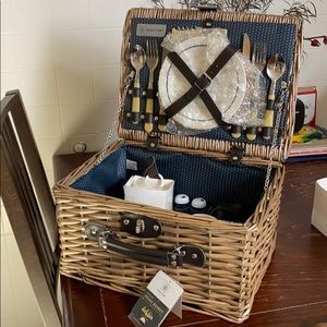 Catalina picnic basket for two